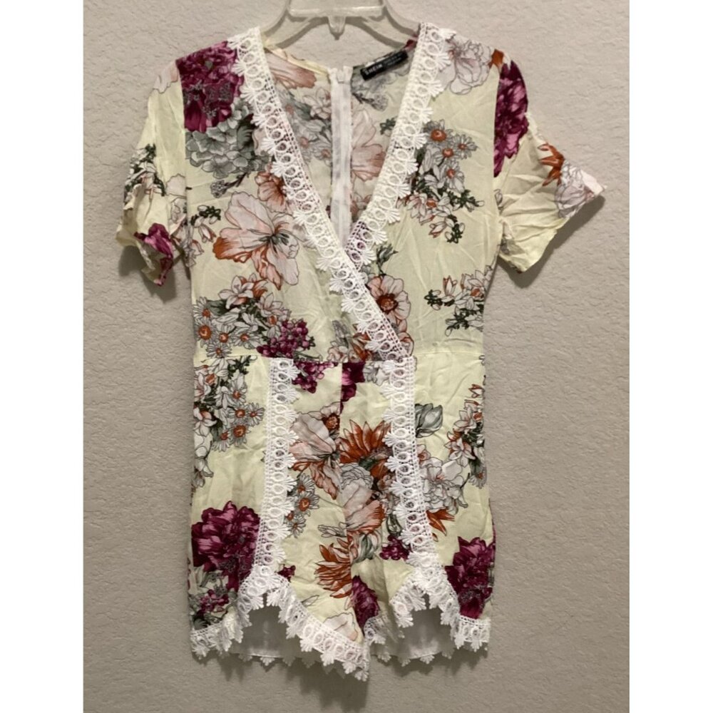Shein Floral Lace Trim Romper Women's V-Neck Short Sleeve Zipper Closure